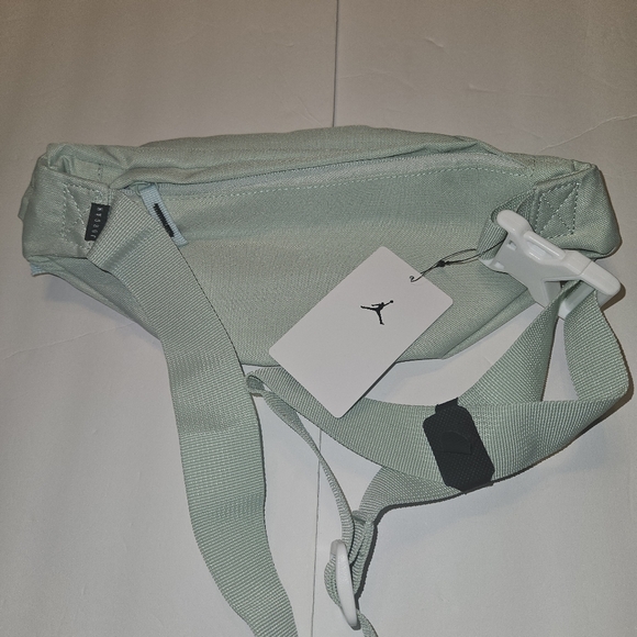 Nike Jordan Crossbody Waist Bag/Hip Pack Unisex Small (Pistachio Frost) - Picture 5 of 12